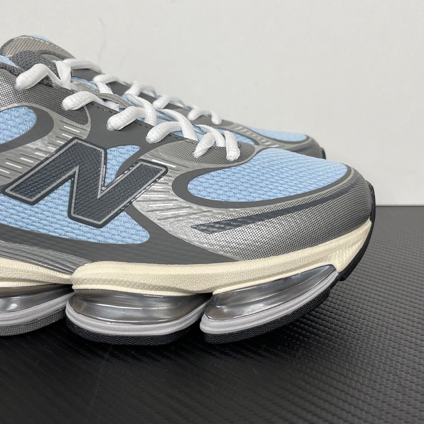 2000 ABZORB Light Chrome Blue/Silver Metallic
