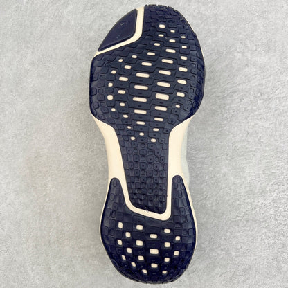 ZoomX Invincible Run Flyknit 3 Light Cream