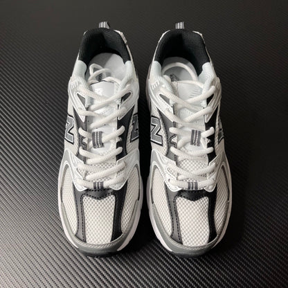 530 White and Black