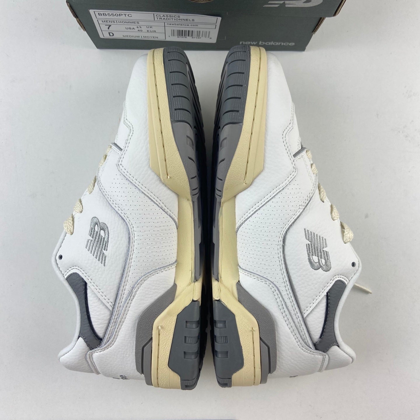 550 Vintage Grey and White