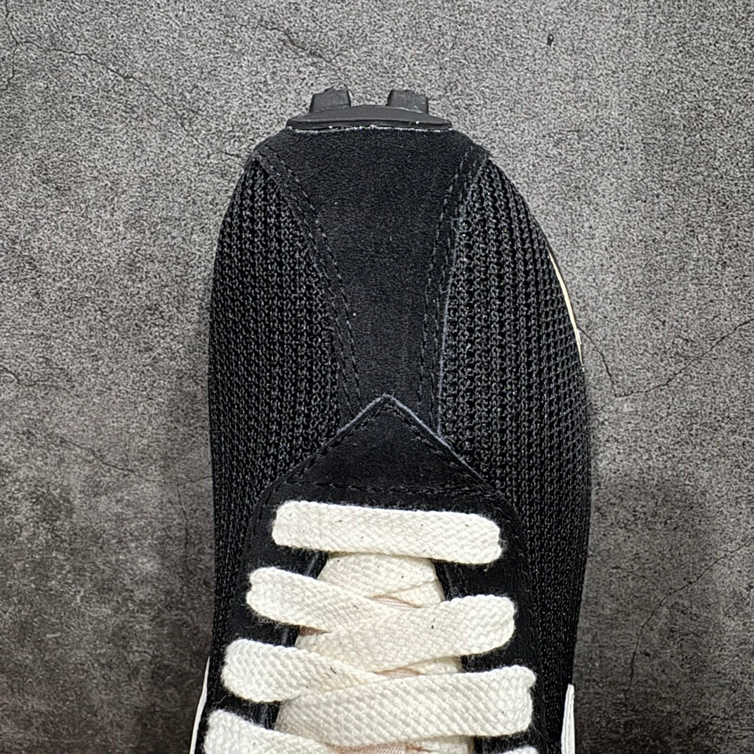 Roshe Run Black and White