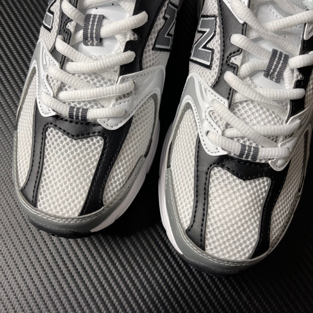 530 White and Black