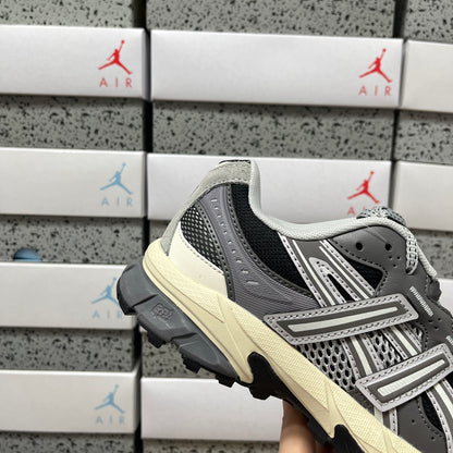 GEL-SONOMA TR62 Grey/Black
