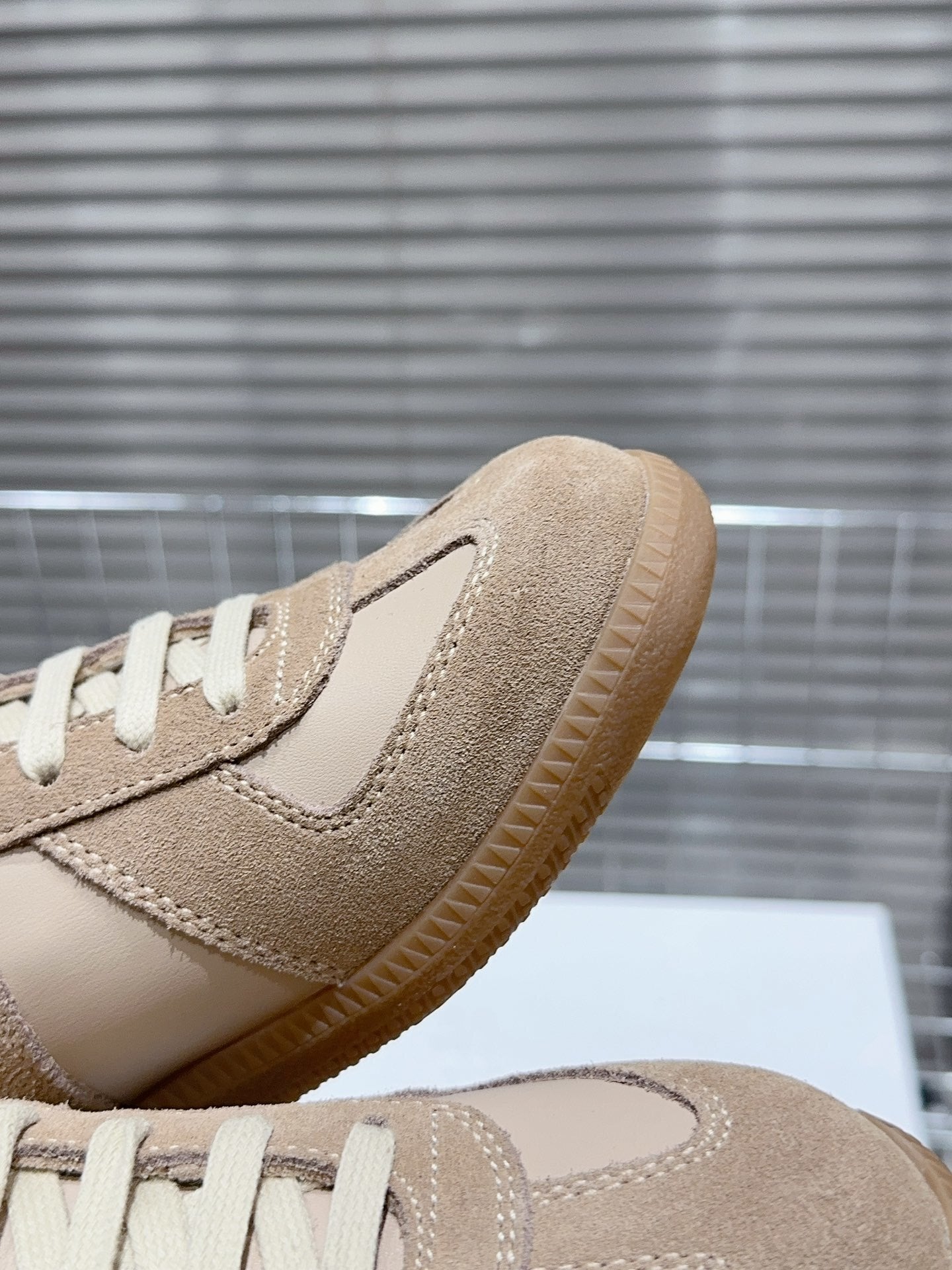 Maison Kahki Gum Sole
