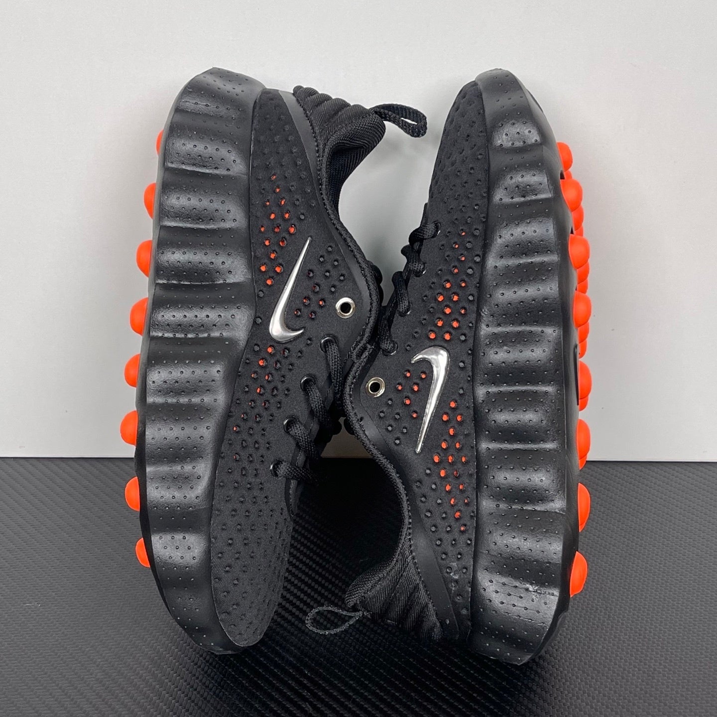 Mind Orange Black