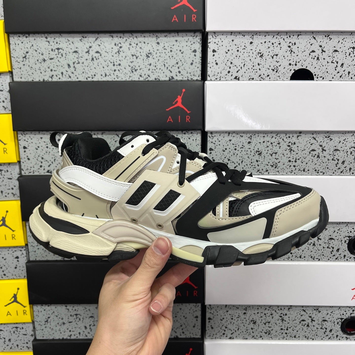 BLG Track Beige Black