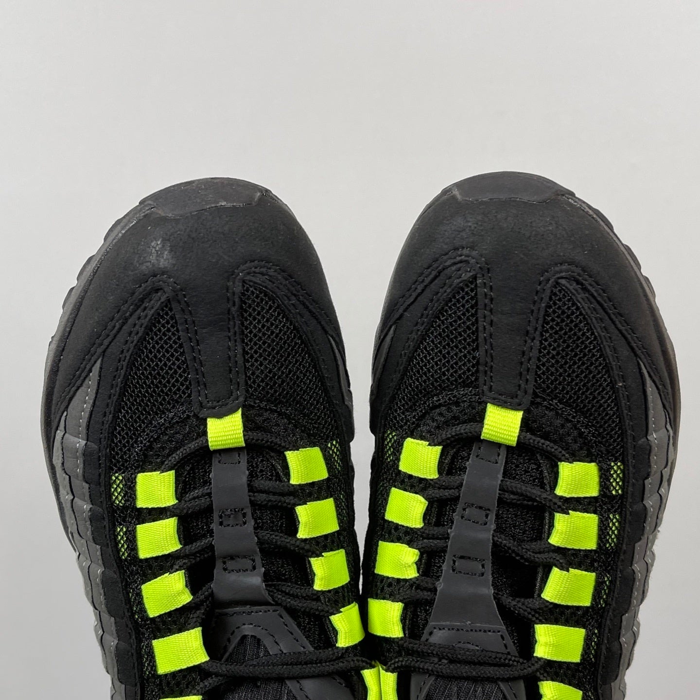 95 Black Neon