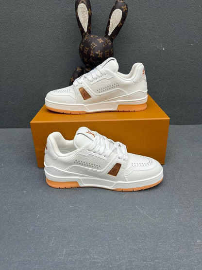 Trainer Orange