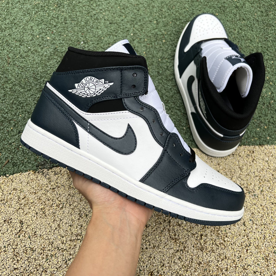 AJ1 MID Black