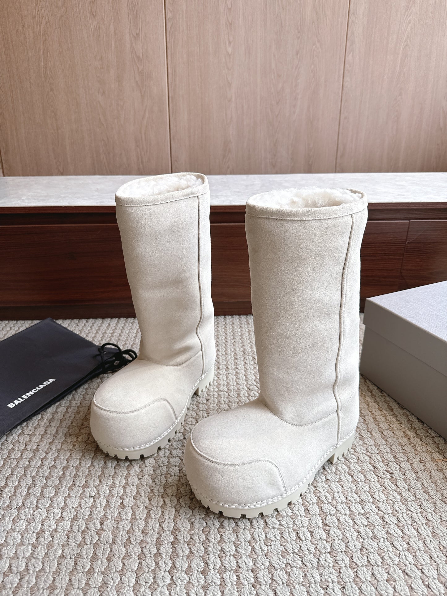 BLG Alaska fur suede boots White