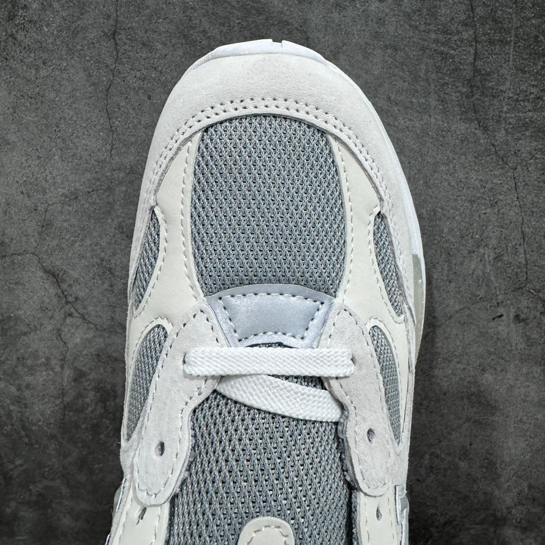 992 Triple White Grey