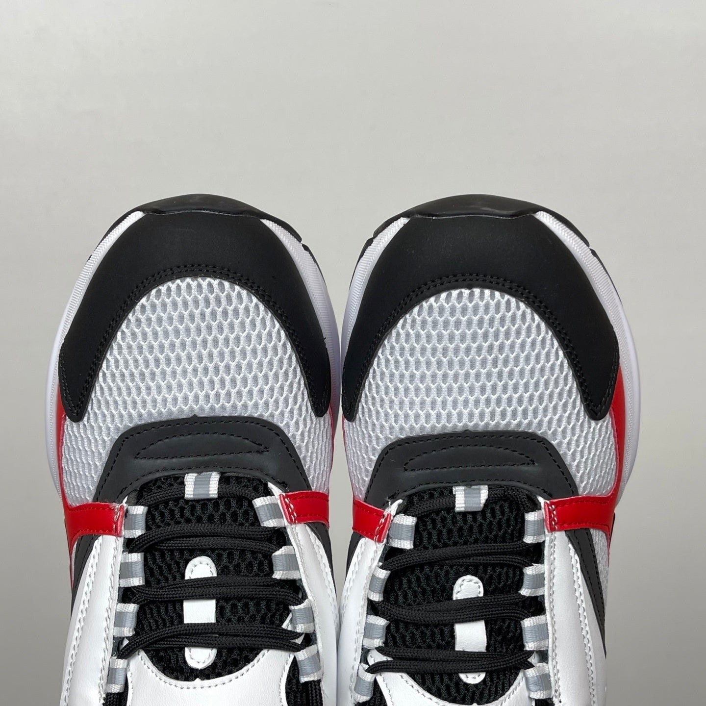 B22 White Red