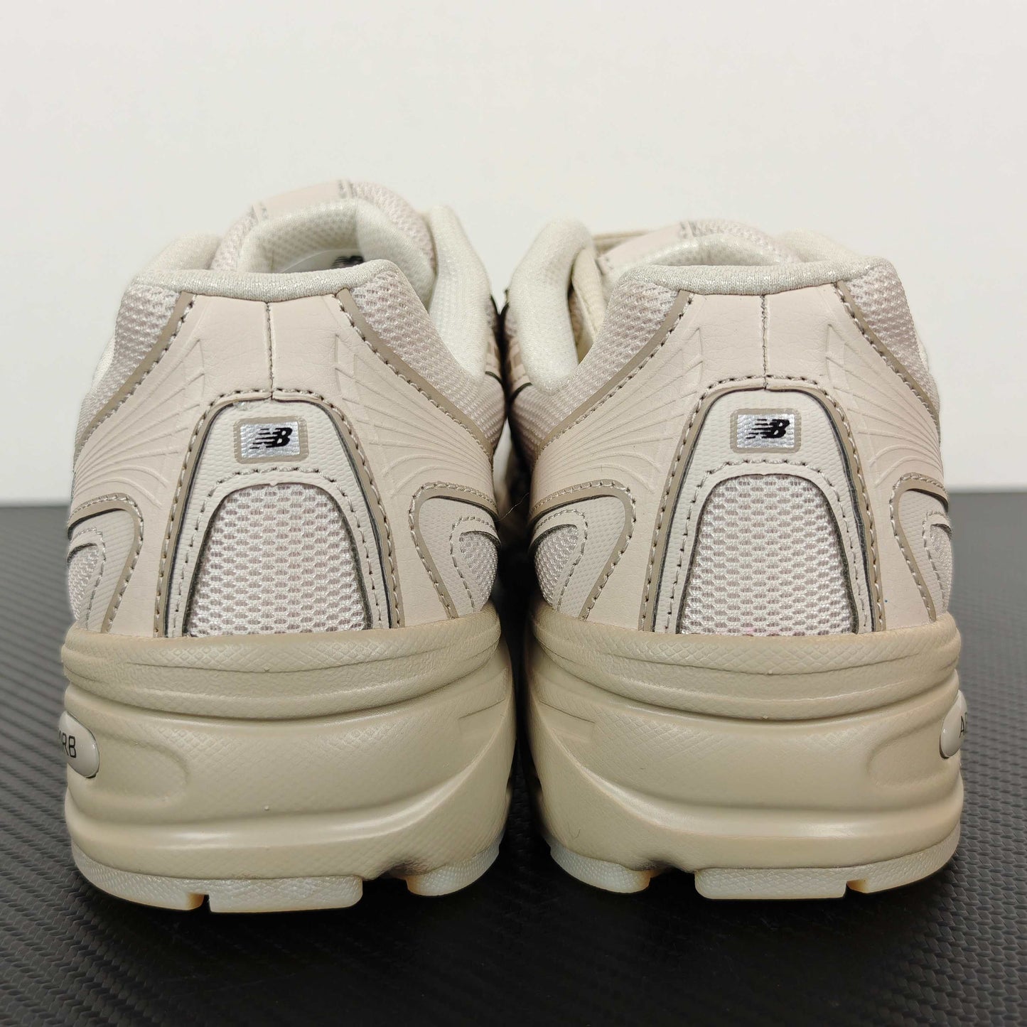 740 Sea Salt / Beige