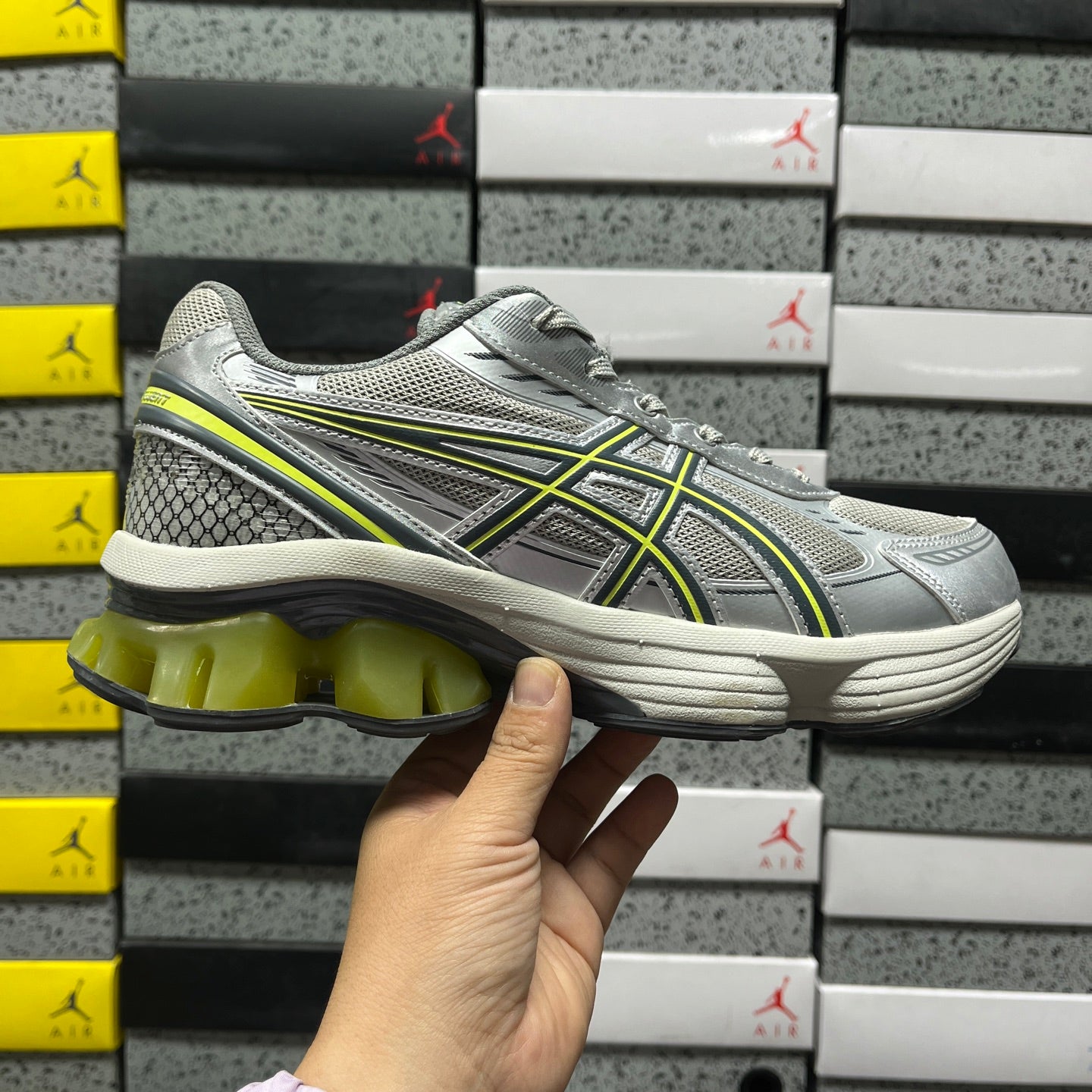 Gel-Kinetic Fluent Silver and Green
