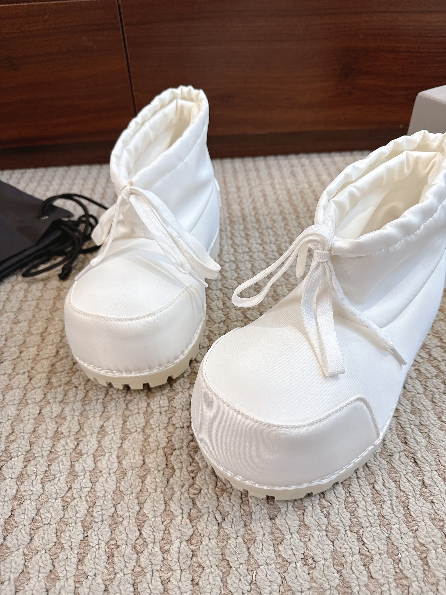 BLG Alaska Suede Boots White