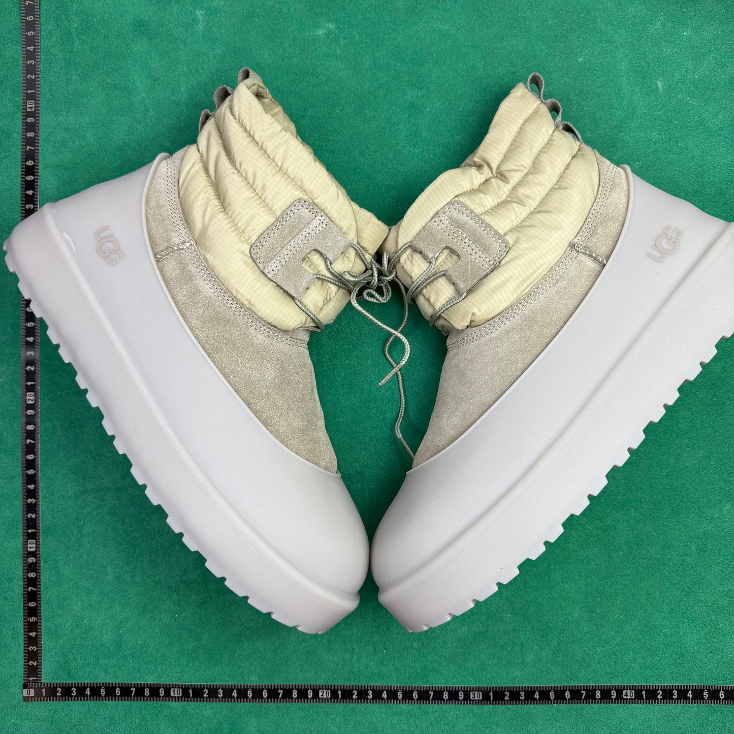 TT UGG CLASSIC MINI Lace-Up Weather