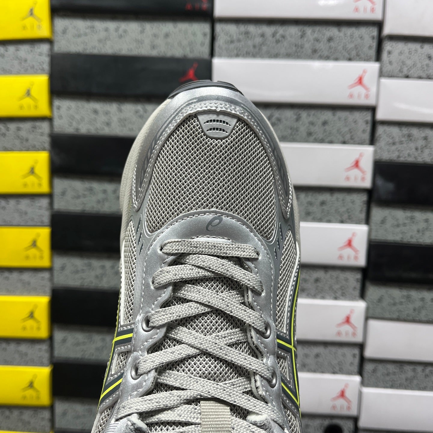 Gel-Kinetic Fluent Silver and Green