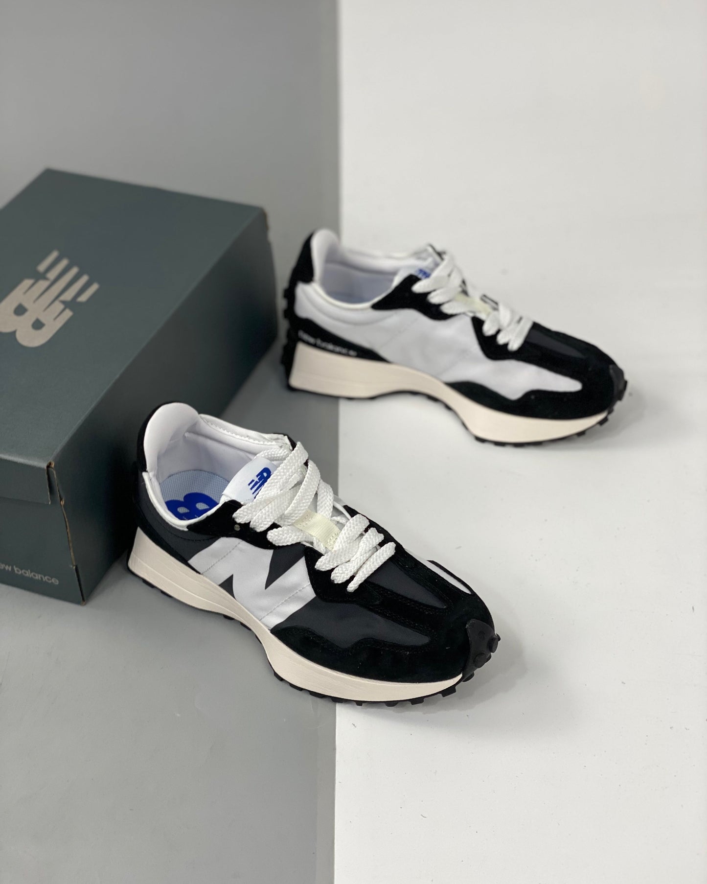 327 Black White Crocodile