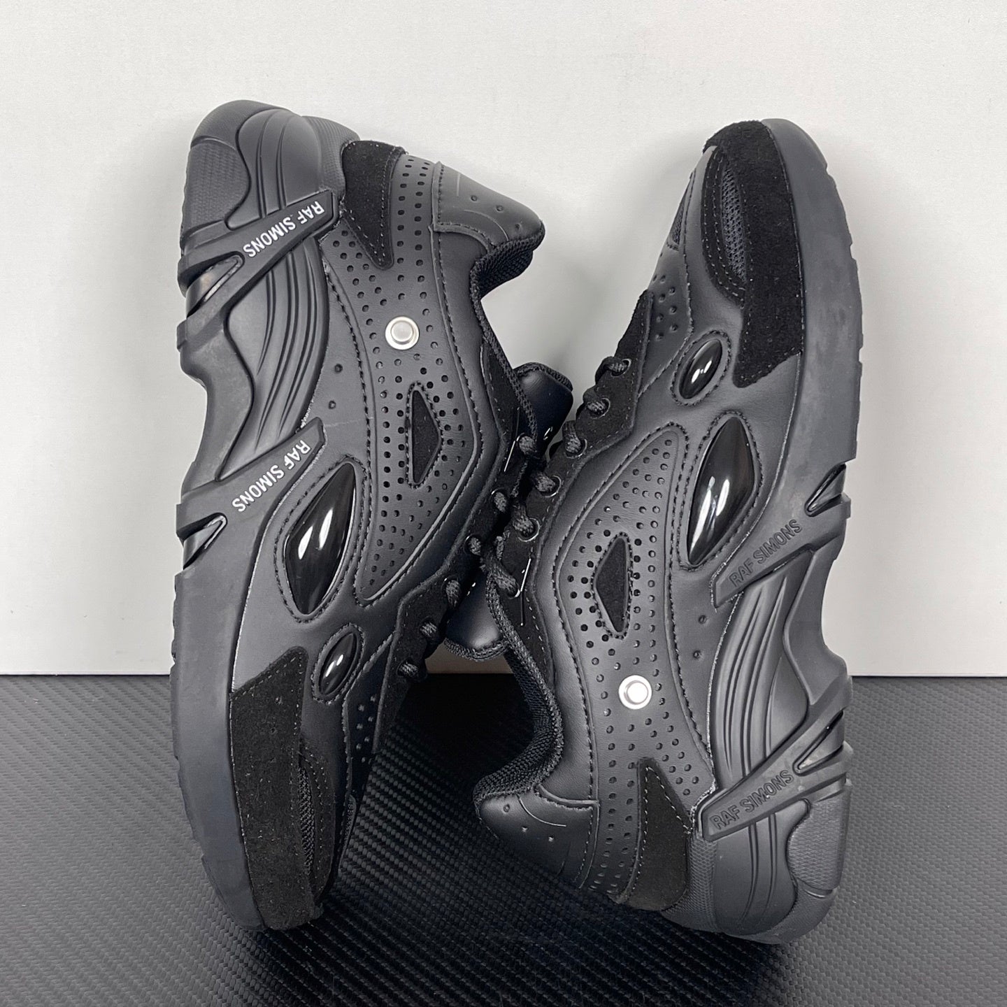 Cylon-21 All Black