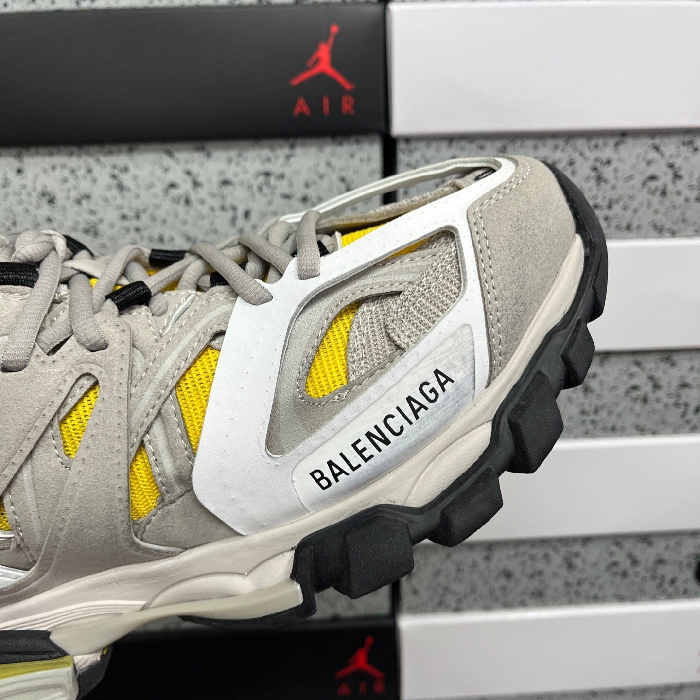 BLG Track Yellow White Beige