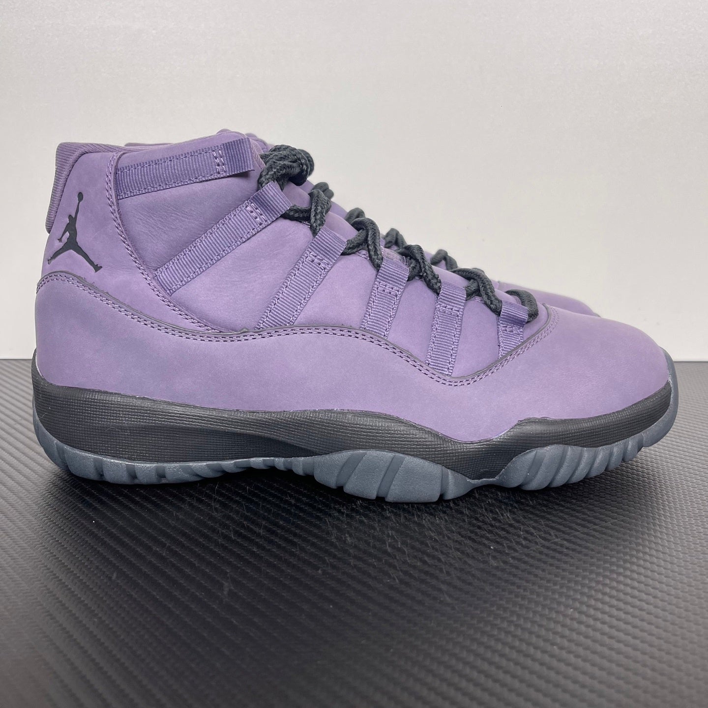 AJ11 Low Purple