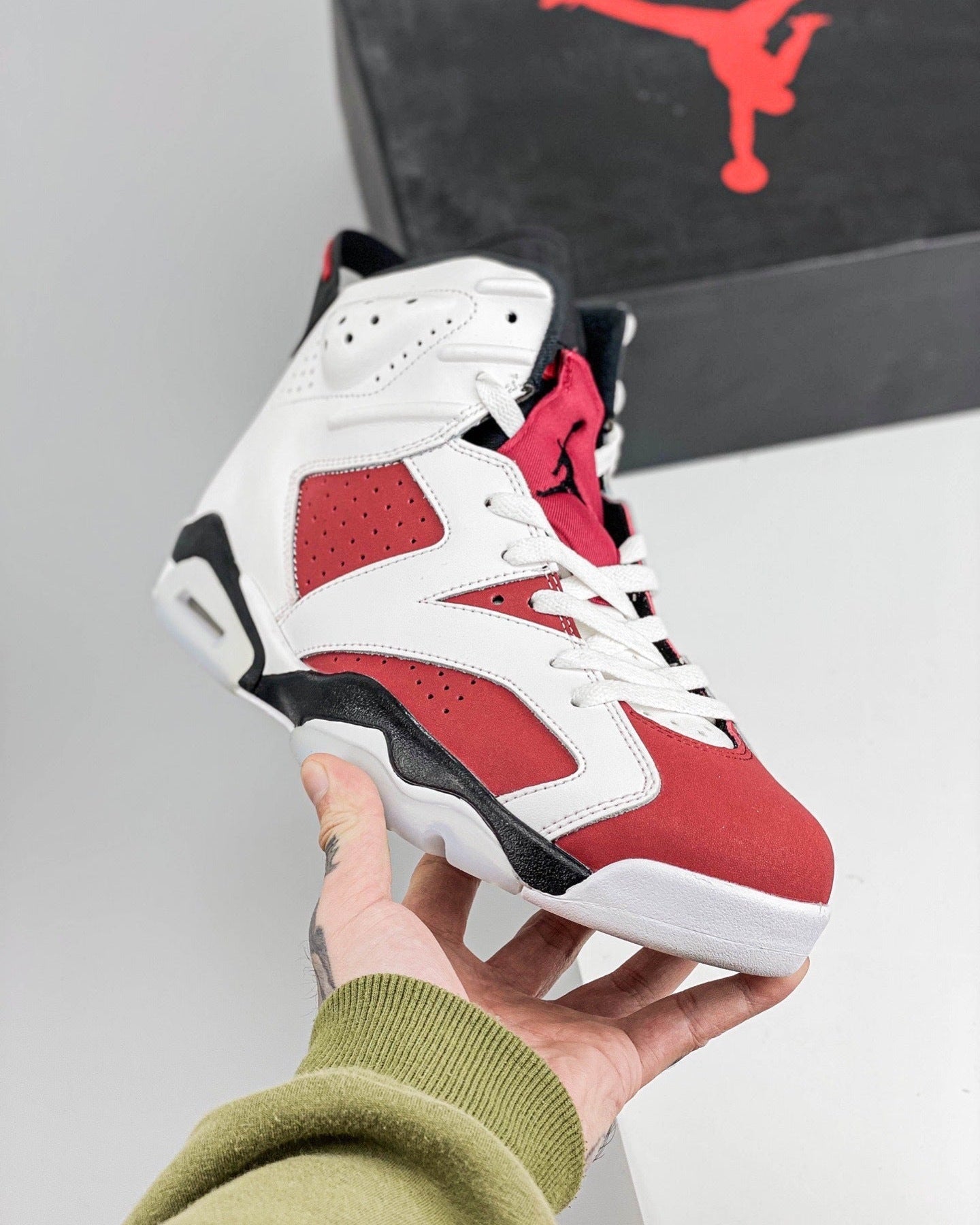 AJ6 White and Red