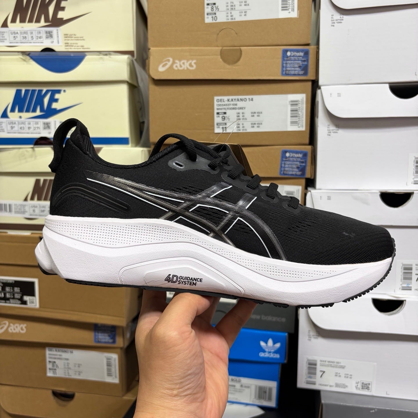 GEL-KAYANO 32 Black/White