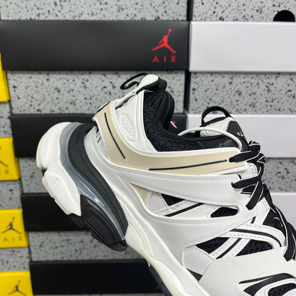 BLG Track White Black