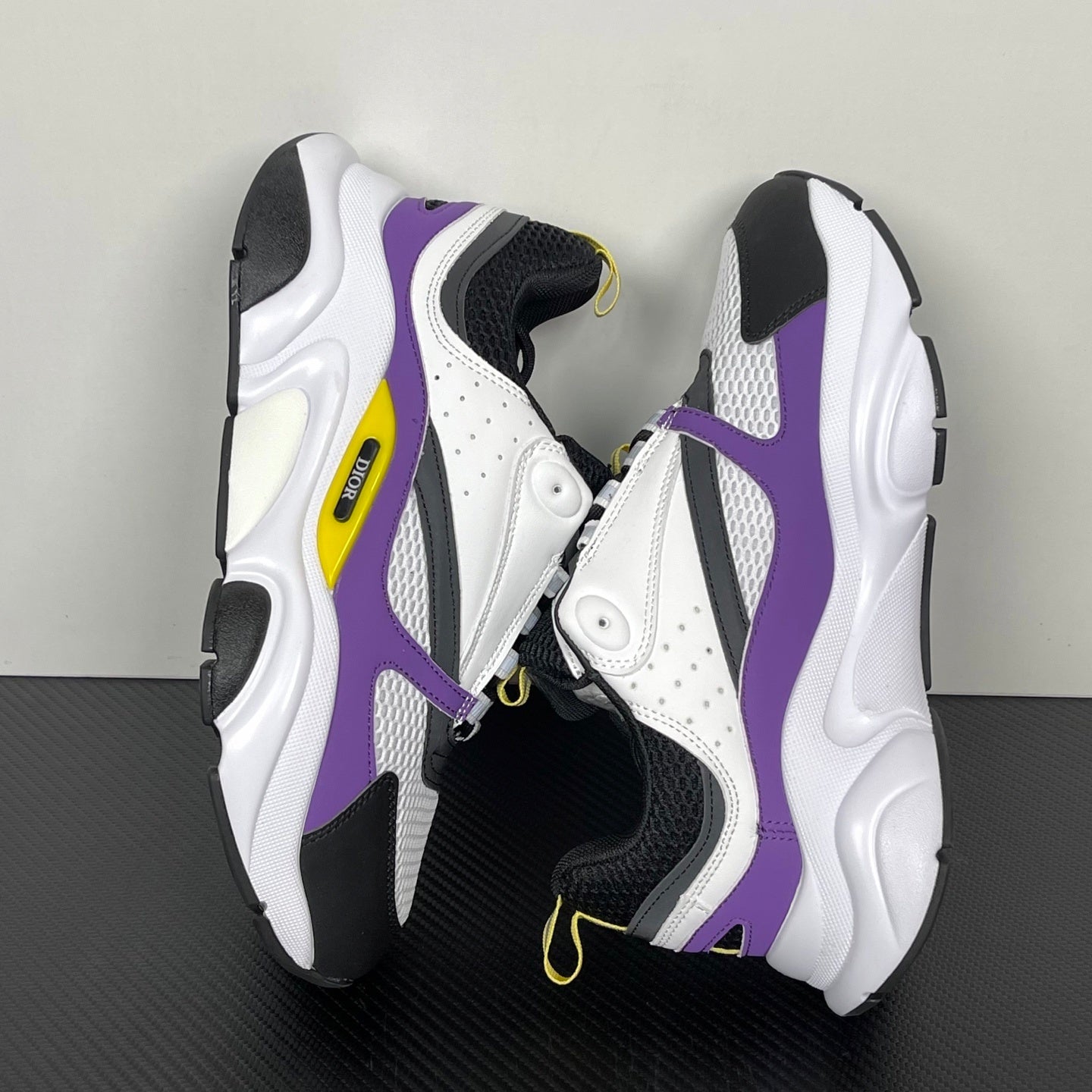 B22 Violet White