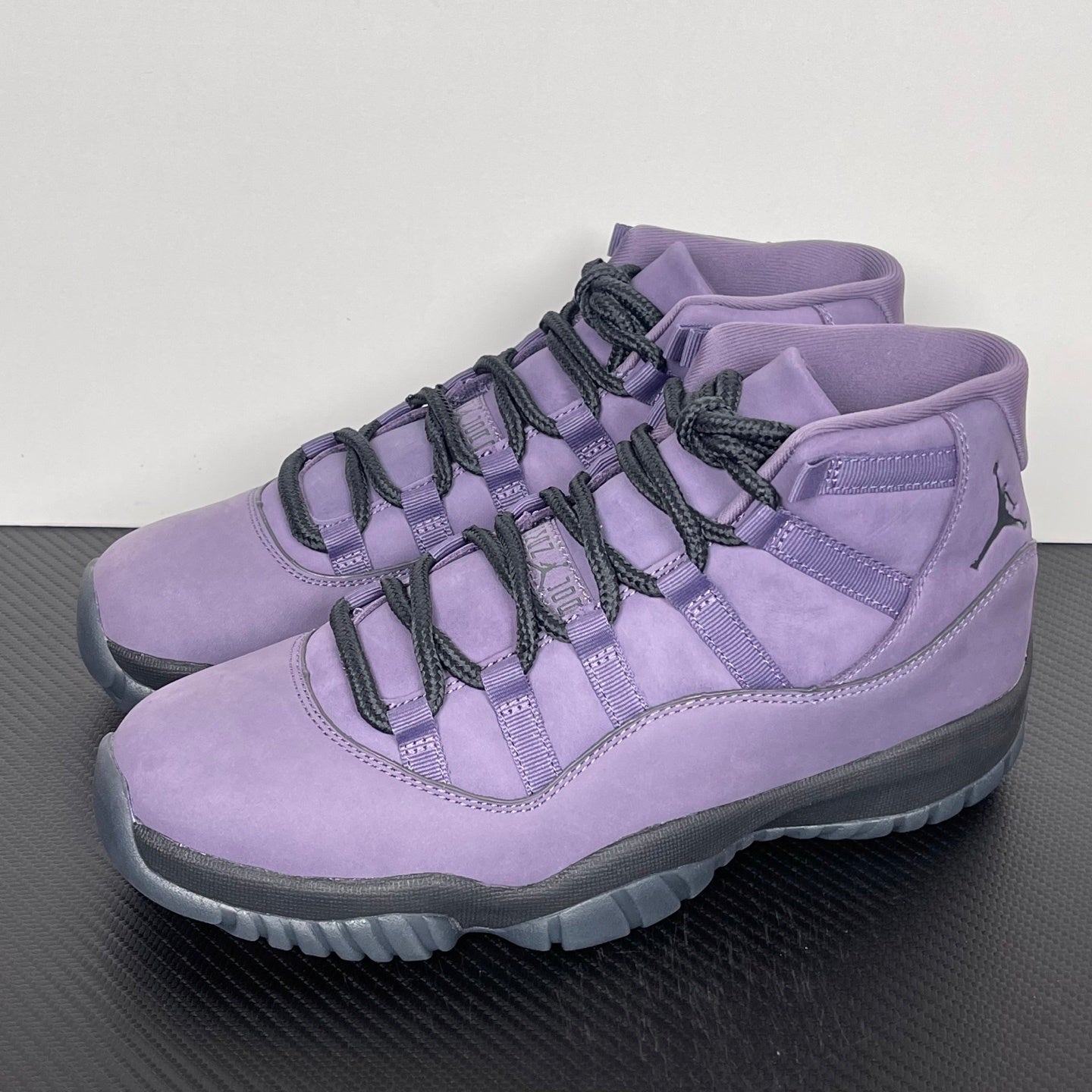 AJ11 Low Purple