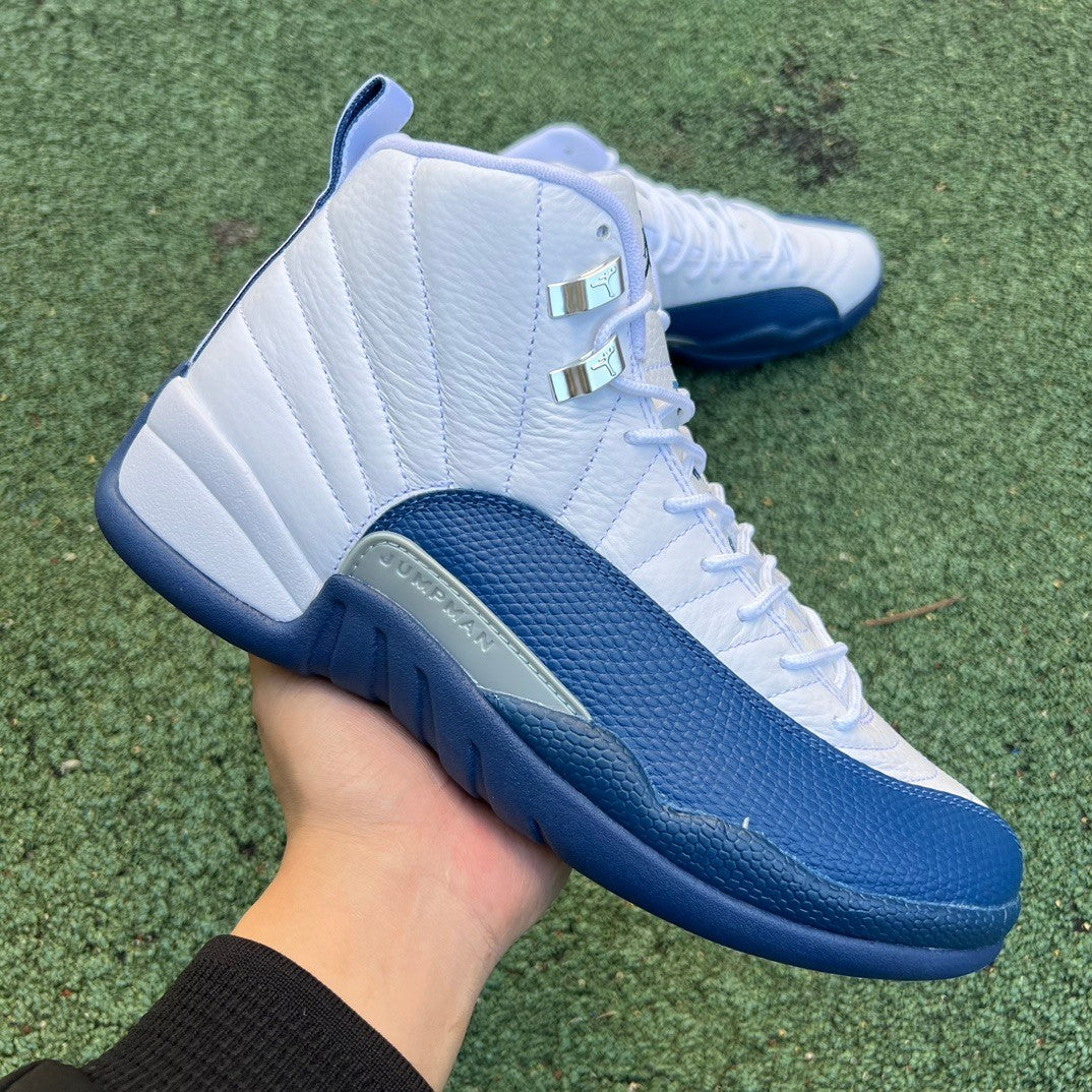 12 Blue and White