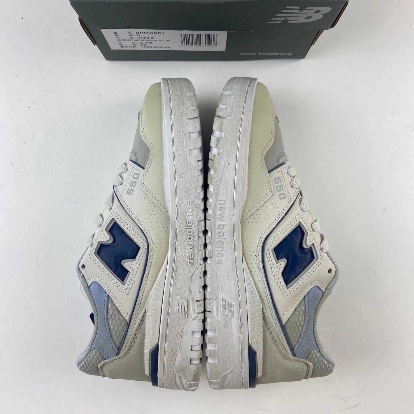 550 Old Blue and White