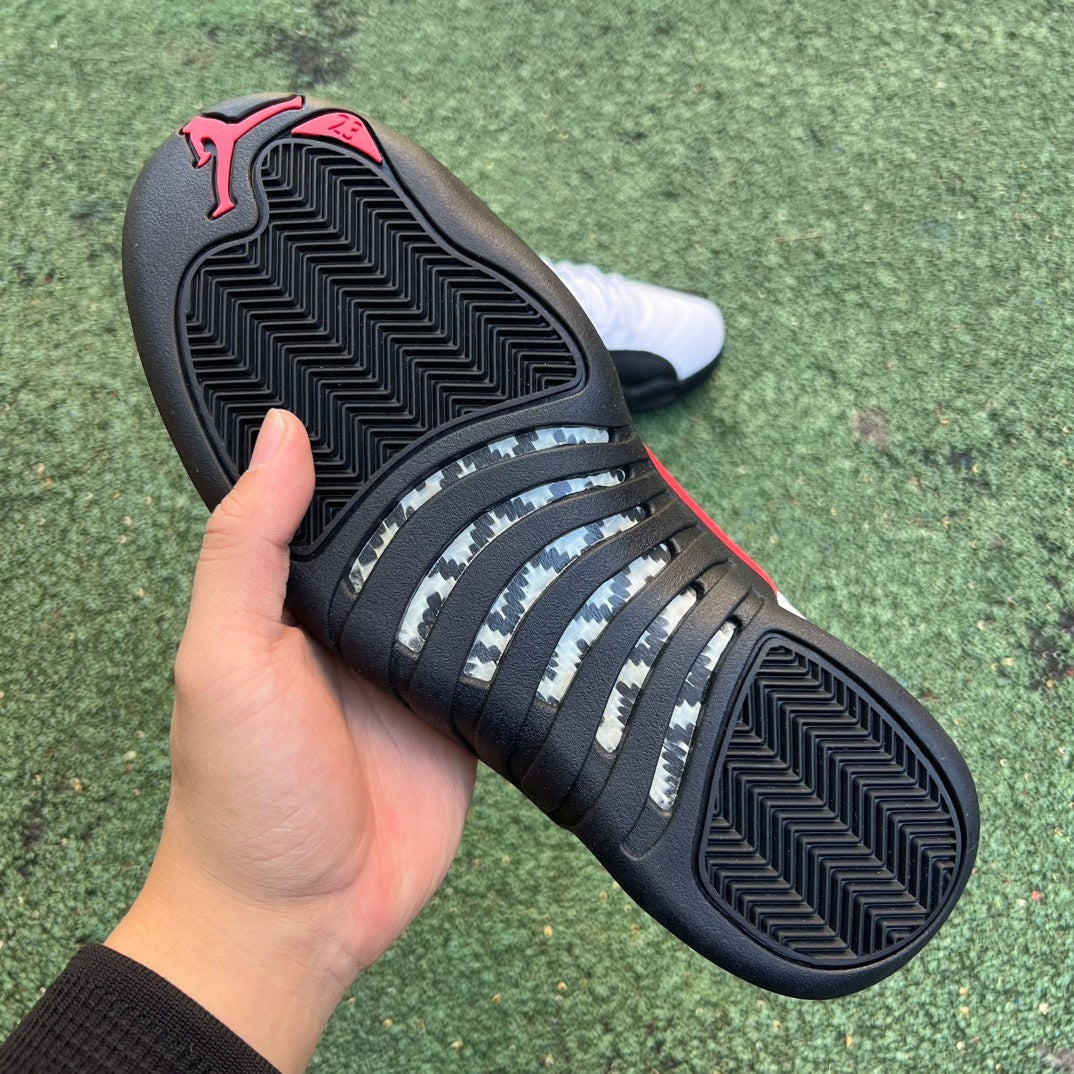 12 Retro Red