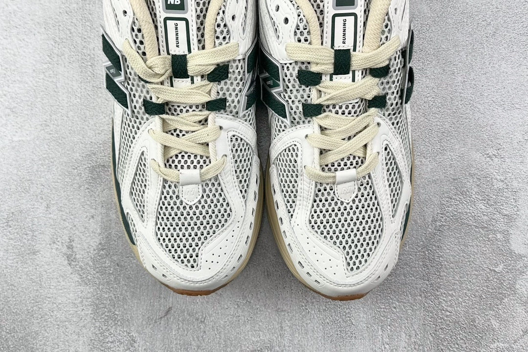 1906 White Green