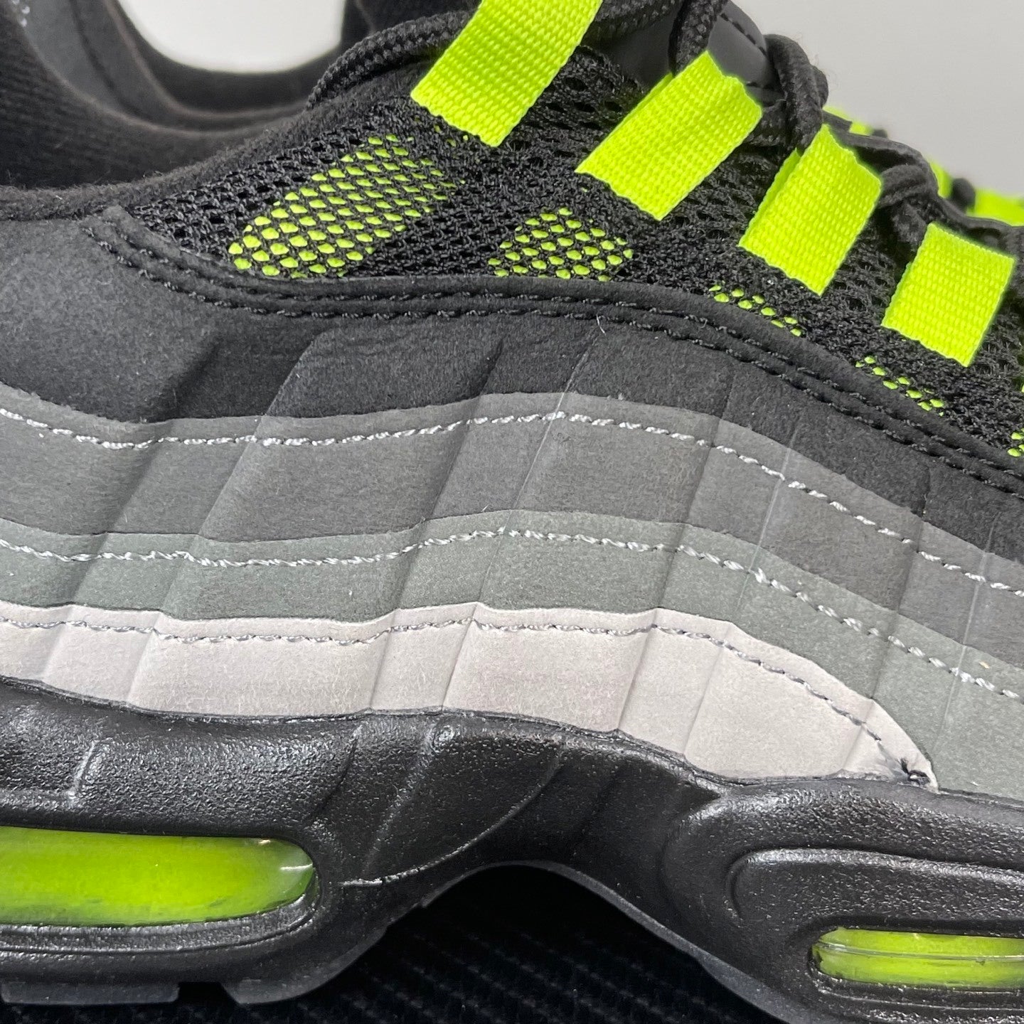 95 Black Neon
