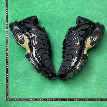 TN Black & Metallic Gold