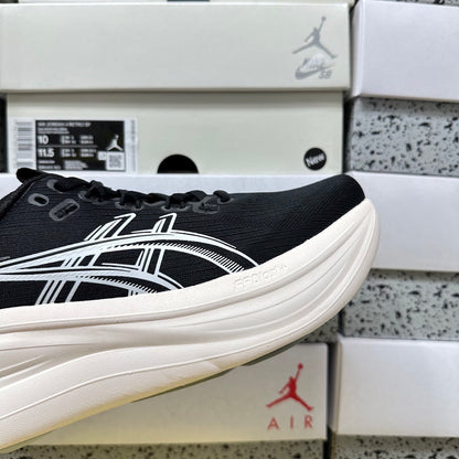 GEL-NIMBUS 28 Black/White