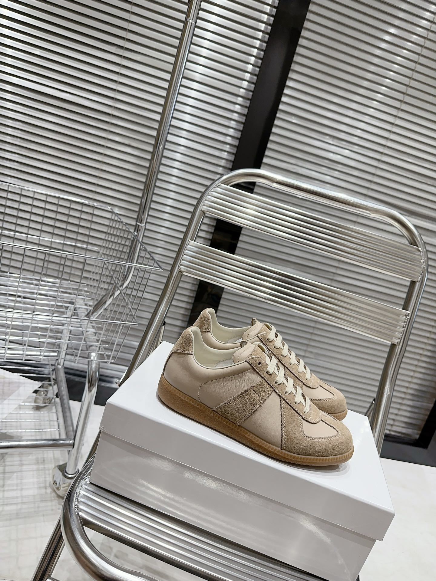 Maison Kahki Gum Sole