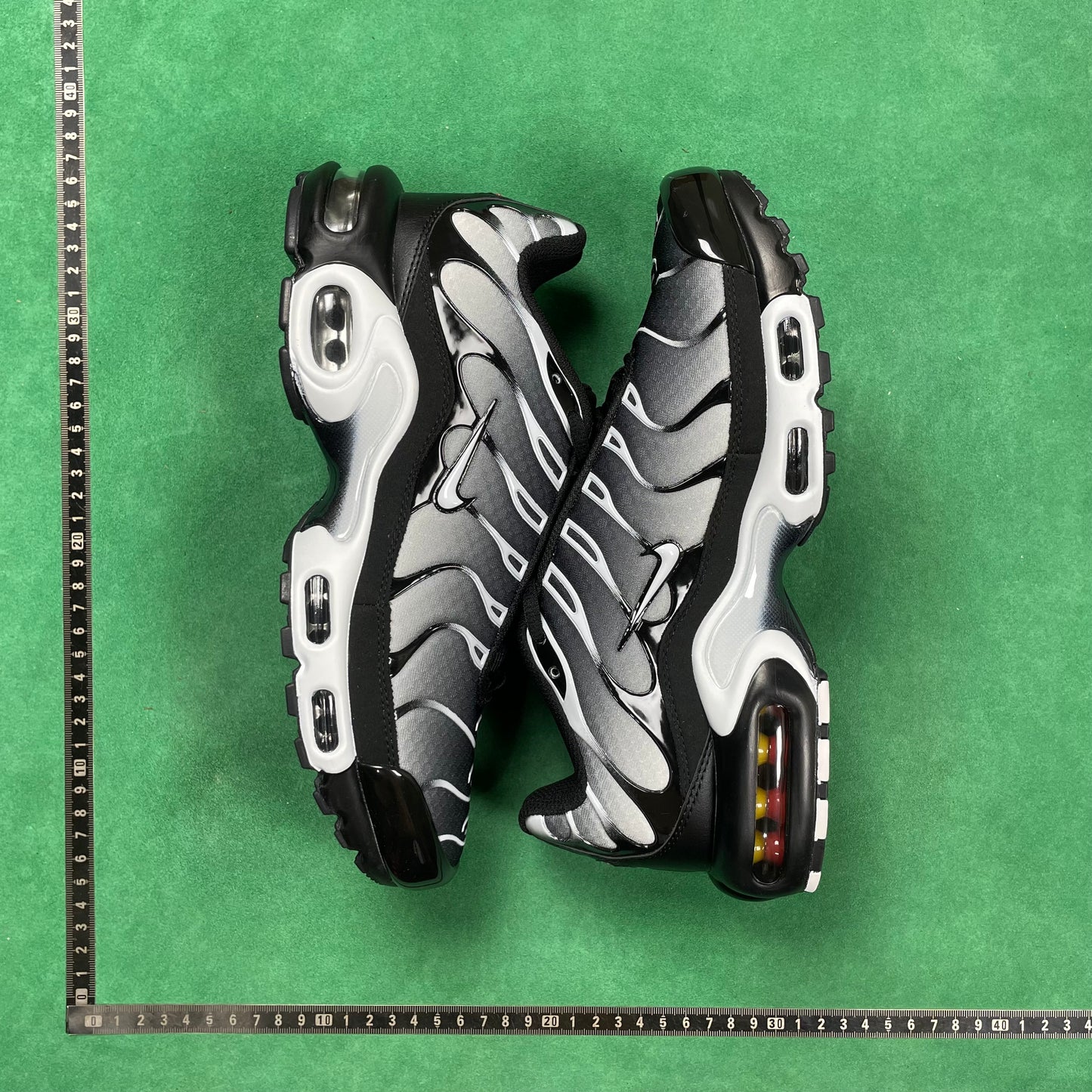 TN Black Metallic Silver