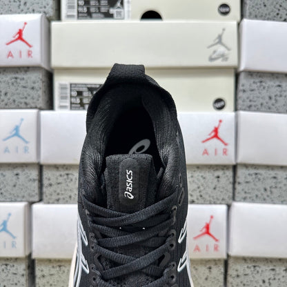 GEL-NIMBUS 28 Black/White