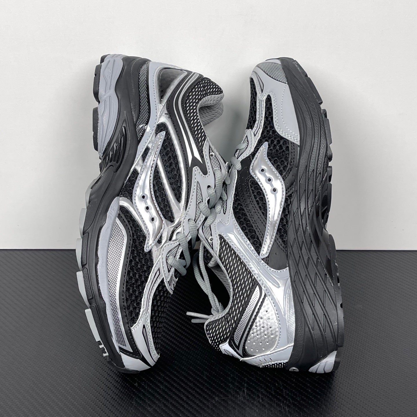 Sau Black and Silver