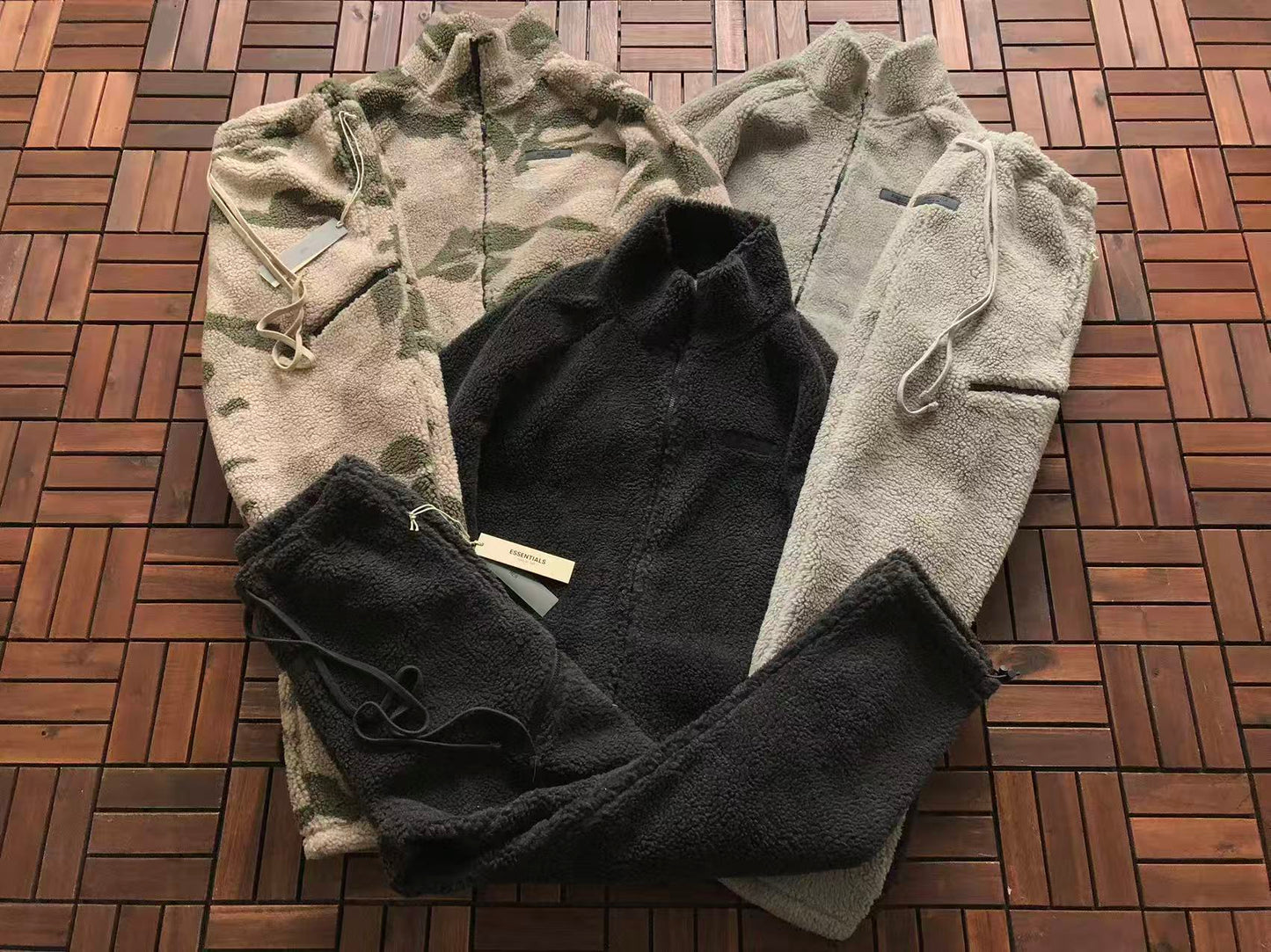 Conjuntos Essentials