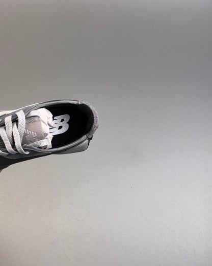 327 Gordura Dark Grey