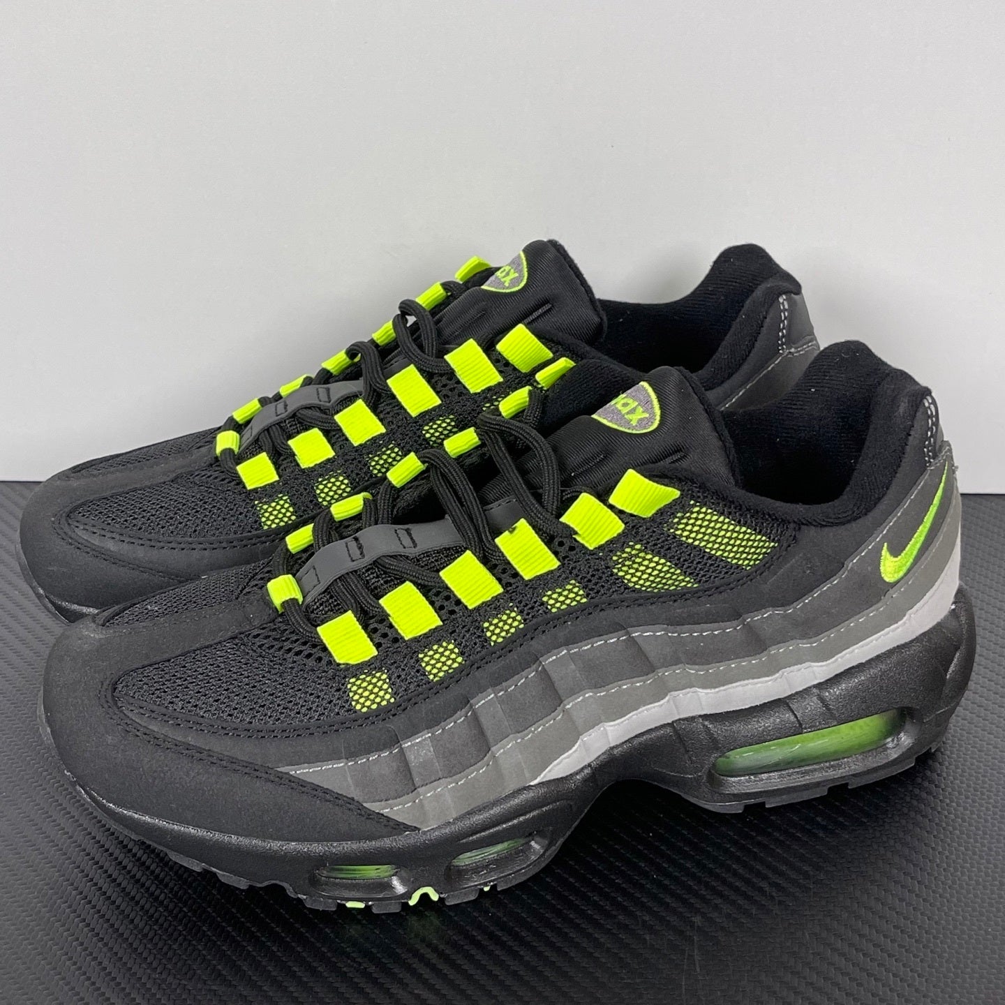 95 Black Neon