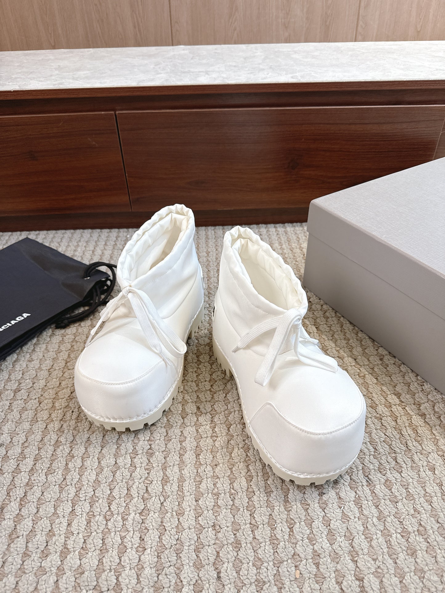 BLG Alaska Suede Boots White