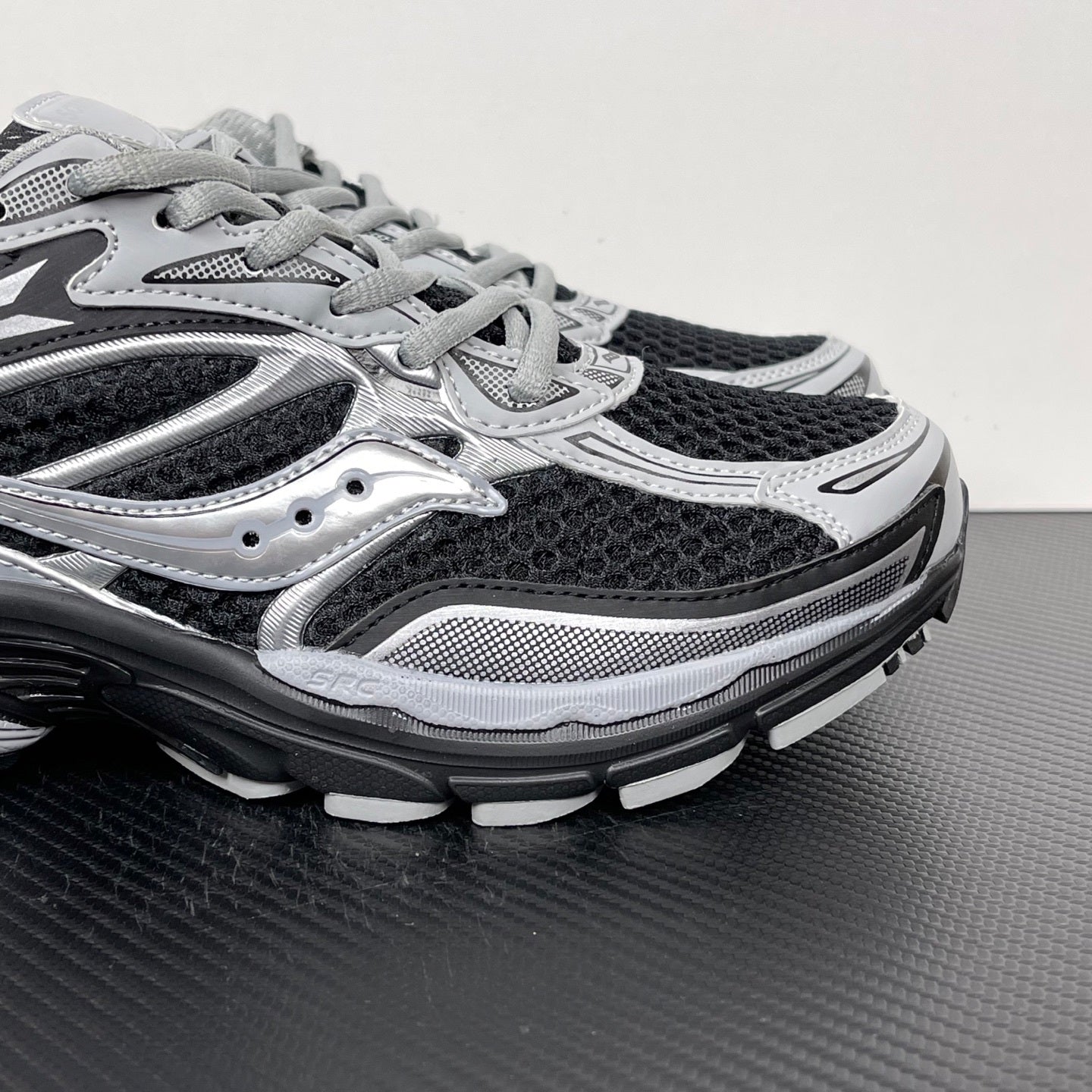 Sau Black and Silver
