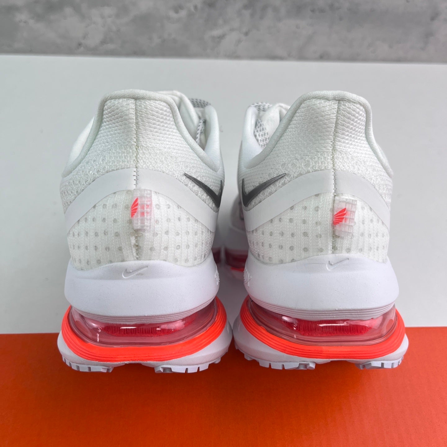 Pegasus Premium White/Red