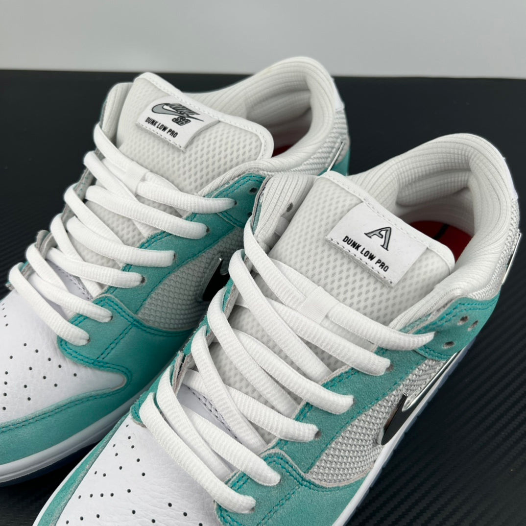Dunk SB April