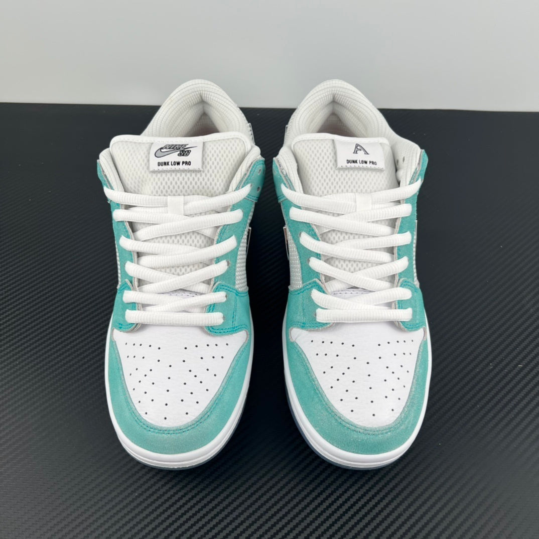 Dunk SB April