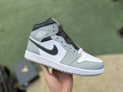 AJ1 MID Light Smoke Grey